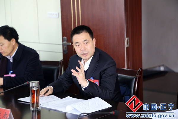 05.jpg 张龙杰参加永和三嘉代表团审议活动