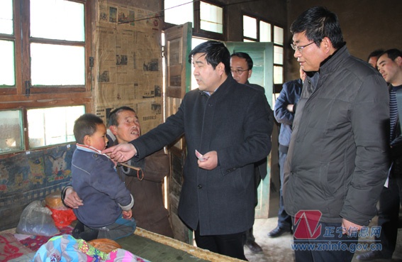 曹育铮走访慰问困难群众