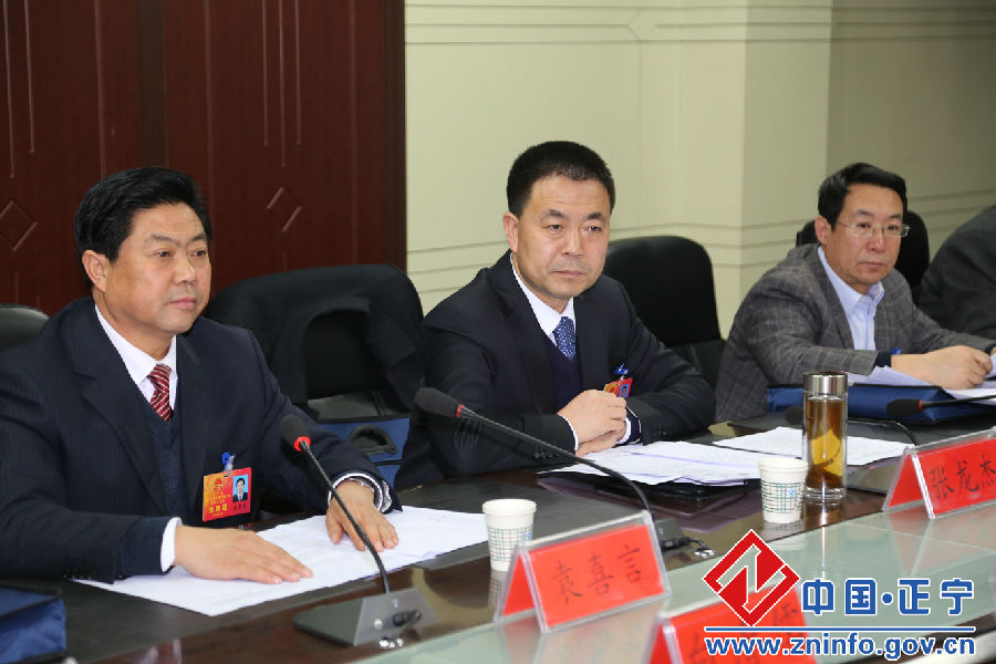正宁县十六届人大四次会议主席团第二次会议召开