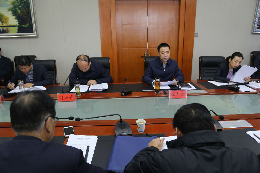 张龙杰主持召开全县前三季度经济形势分析会暨县政府集体约谈会