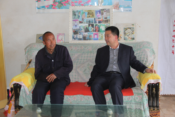 张龙杰深入帮扶联系点开展调研　　