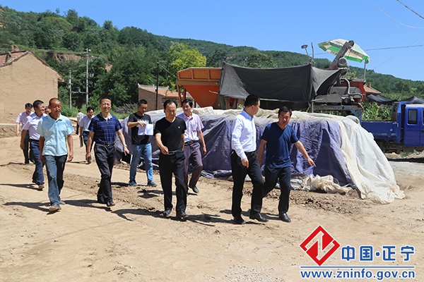 张龙杰赴三嘉乡松树坪村督查精准扶贫工作