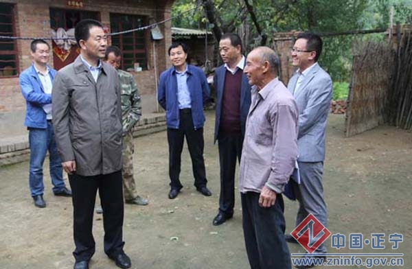 张龙杰赴三嘉乡松树坪村督查调研精准扶贫工作