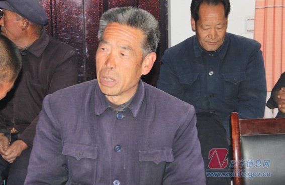 曹育铮深入永和镇群众路线教育实践活动联系点调研