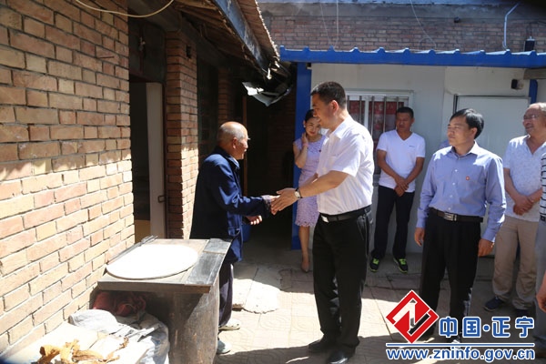 张龙杰走访慰问贫困老党员