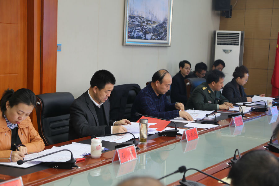 张龙杰主持召开县政府十七届第12次常务会议