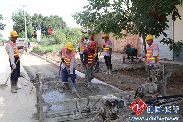 天水市党政考察团来我县考察农村公路建设