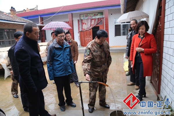 20151119022954980.jpg 省军区后勤部部长楚万明到正宁县调研双联扶贫工作