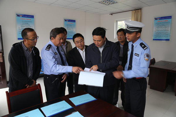 蔡文辉督查全县道路交通安全工作