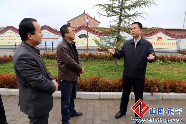 3.jpg 张龙杰赴五顷塬三嘉调研督查精准扶贫工作