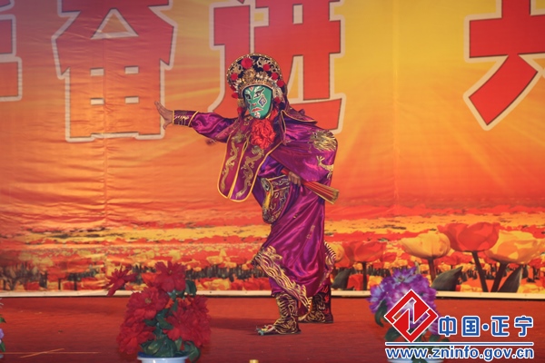 正宁县举行“两会”专题文艺晚会