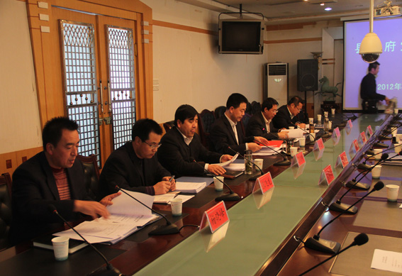 张龙杰主持召开县政府十六届十次常务会议