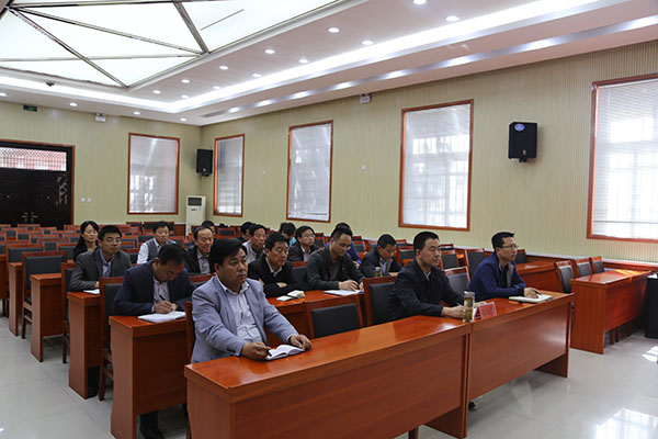 正宁县组织收听收看全国支持贫困县开展统筹整合使用财政涉农资金试点电视电话会议