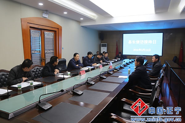 蔡文辉在县长信访接待日听民声解民忧