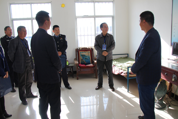 何根选视察全县农村道路交通安全管理工作