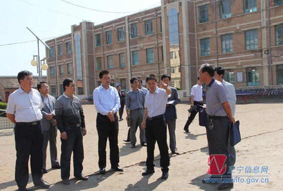 张龙杰调研全县教育工作