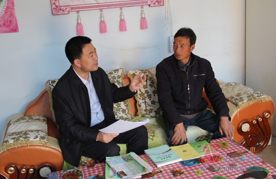 张龙杰在湫头乡湫头村开展“双联”活动