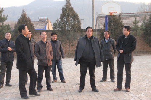 蔡文辉深入解家川村开展群众路线教育实践活动