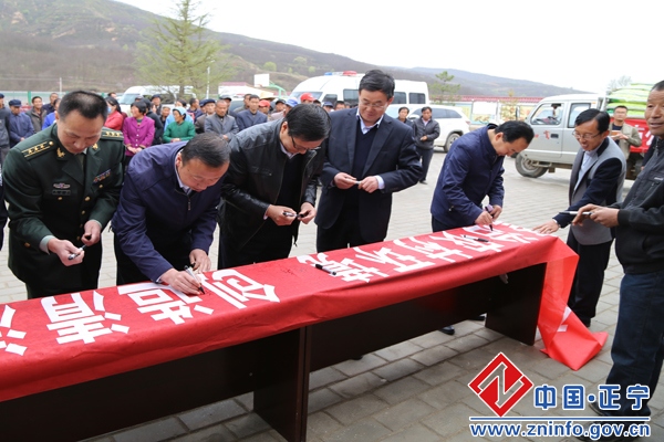 市公安局深入三嘉乡松树坪村开展“双联”扶贫