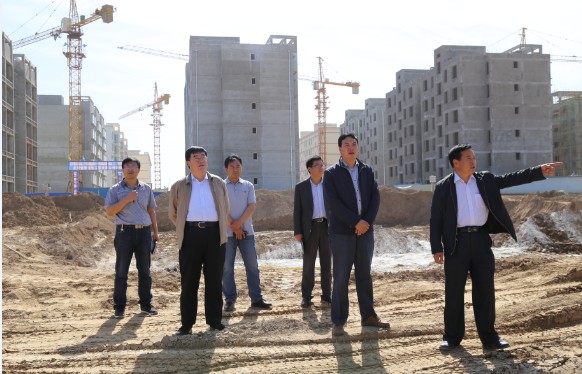 蔡文辉、李元庆督查县城重点项目建设