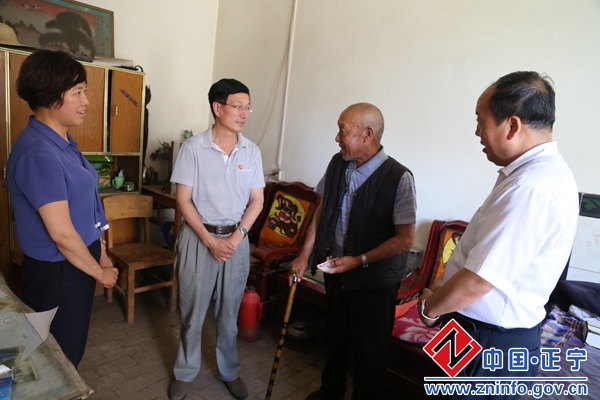 齐雪柏王存劳走访慰问西坡镇老党员和生活困难党员