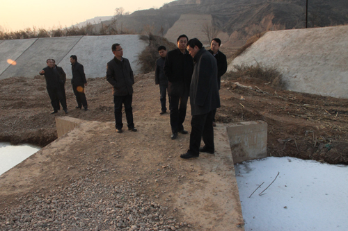 蔡文辉深入解家川村开展群众路线教育实践活动