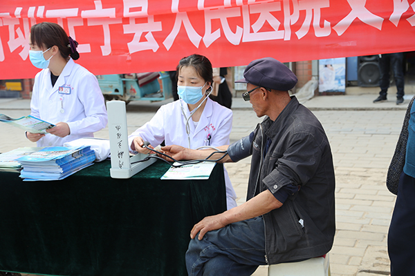 正宁县举行“全国第31个爱国卫生月” 宣传活动