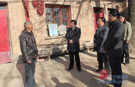 曹育铮走访慰问困难群众