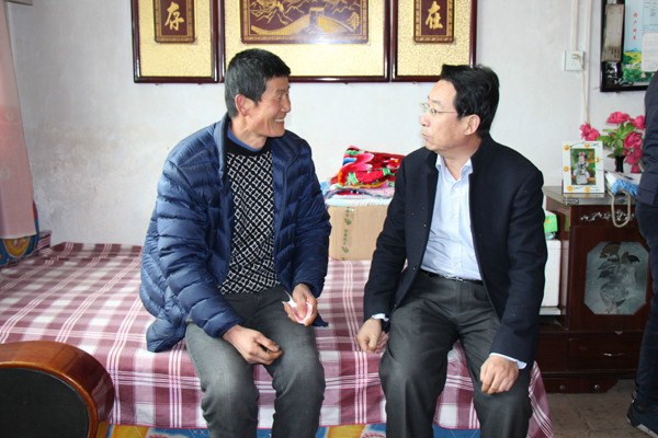 梁环平看望慰问离退休老干部、贫困党员和困难群众