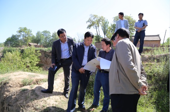 蔡文辉、李元庆督查县城重点项目建设