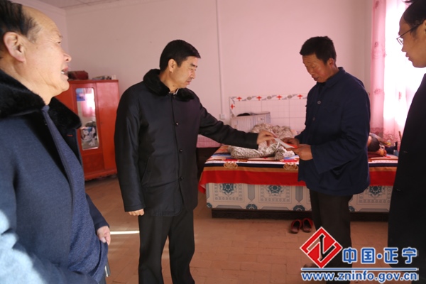 IMG_4546.jpg 梁宏伟石芳赴周家镇开展“双节”慰问活动