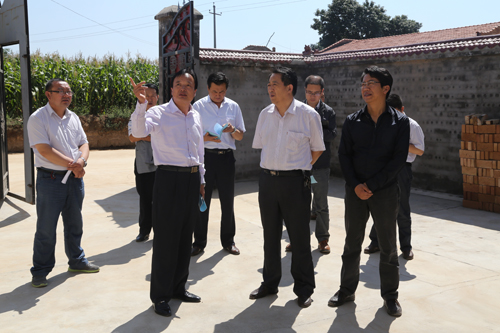 李在春督查正宁县扶贫开发工作