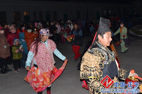 三嘉乡组织社火表演，庆祝元宵佳节