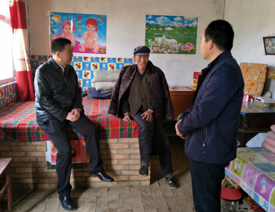 张龙杰调研扶贫攻坚并开展双联和“六联一帮”活动