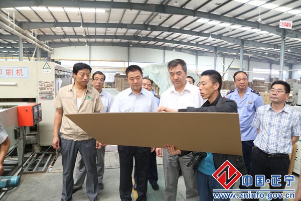 2.jpg 省工商局局长郭承录调研我县工商行政管理工作