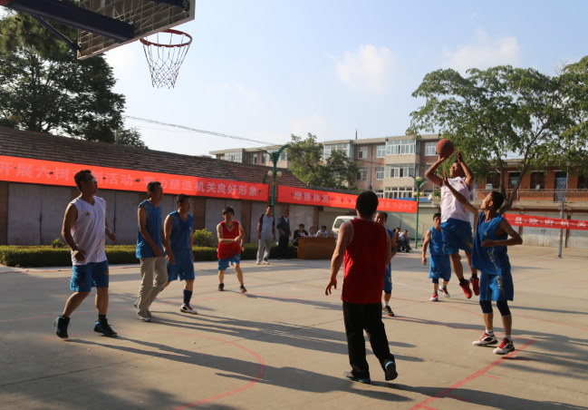 1.png 县政府机关秋季运动会赛程过半