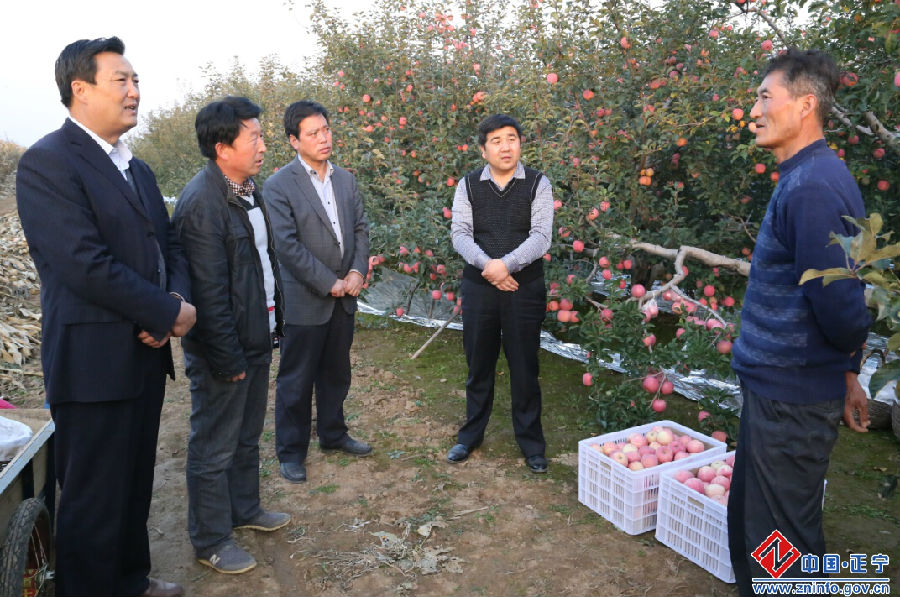 曹育铮深入永正乡、永和镇开展“走进贫困村共度扶贫日”主题实践活动