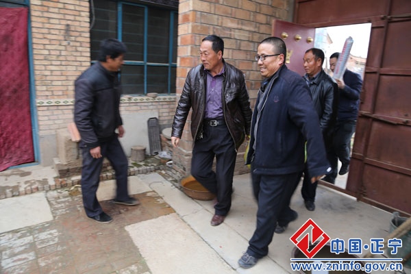 县政府办公室组织干部职工深入联系点开展帮联活动