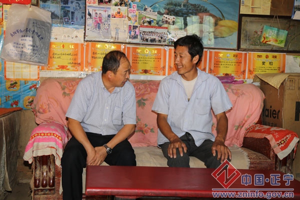 张国珍赴五顷塬乡孟河村开展双联帮扶