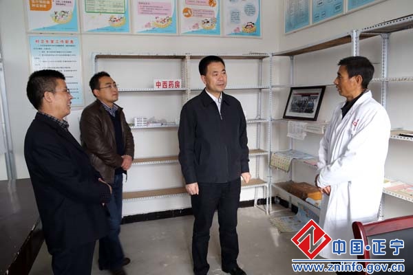 2.jpg 张龙杰赴五顷塬三嘉调研督查精准扶贫工作