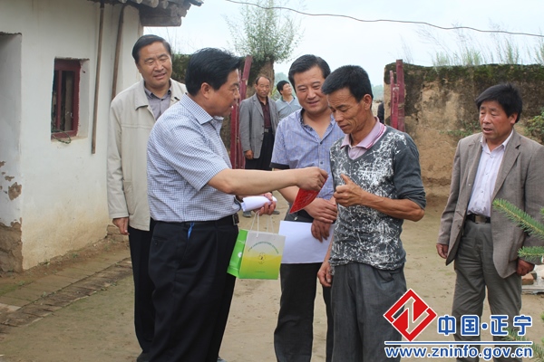 袁喜言一行赴三嘉乡琅牙坬村调研双联扶贫工作