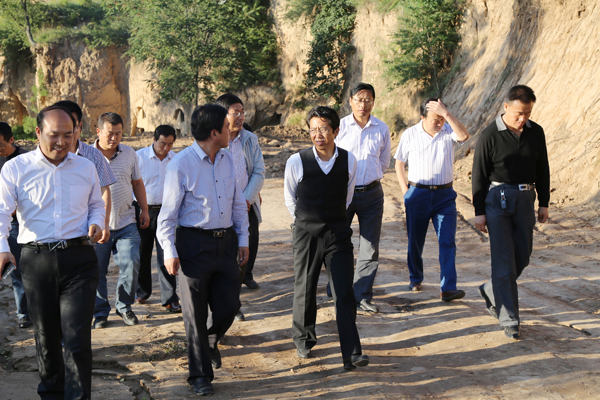 段登云、曹育铮督查调研南塬4乡镇农业农村重点工作