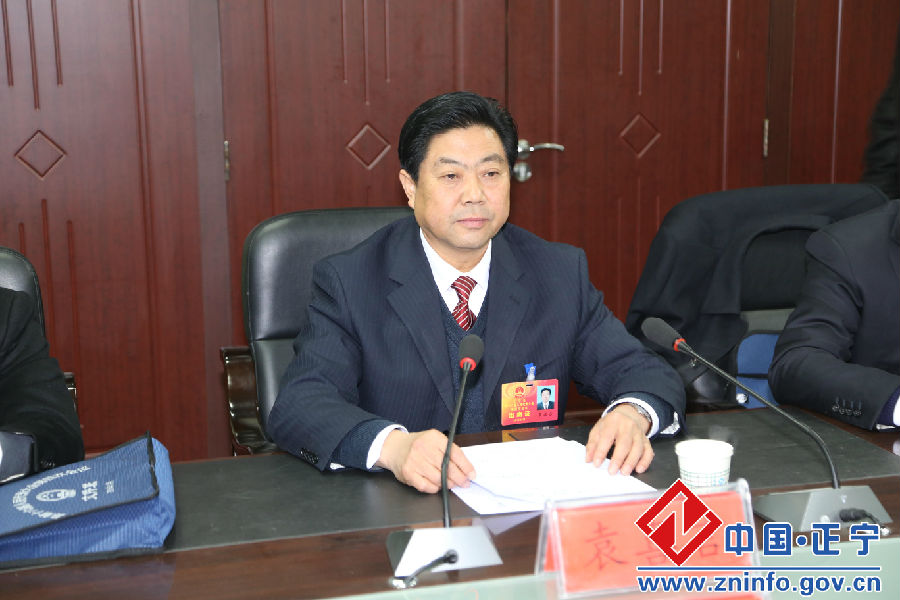 正宁县十六届人大四次会议主席团第二次会议召开