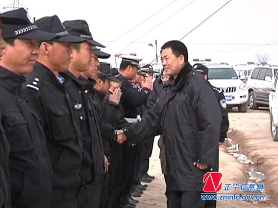 县长张龙杰看望慰问核桃峪矿井施工事故救援工作人员