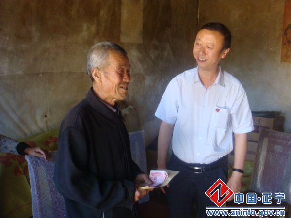 郑新锋走访慰问老党员