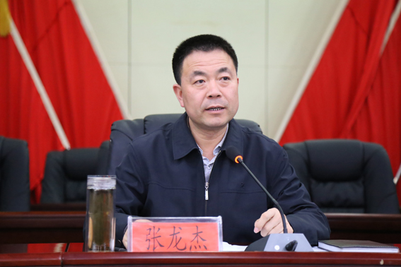 张龙杰为全县党员干部讲授党的群众路线教育实践活动专题党课