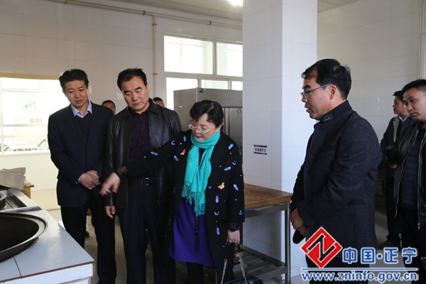 省食品药品监督管理局督查验收正宁县省级食品安全示范城市创建工作