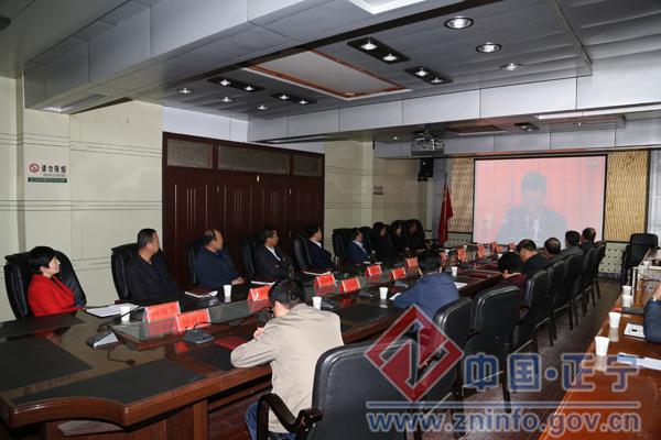 我县县级领导集体收听收看十九大开幕会盛况