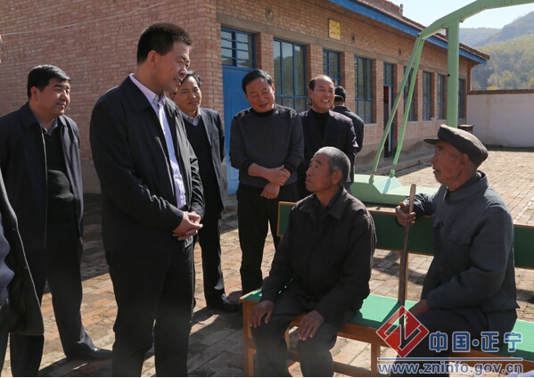 张龙杰赴湫头三嘉开展“走进贫困村共度扶贫日”主题实践活动