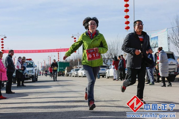 正宁县举行“庆元宵”千人环城越野赛跑活动
